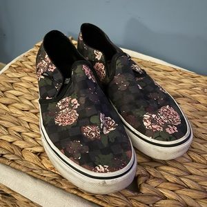 Women’s Rose Petal Flower Vans size 8